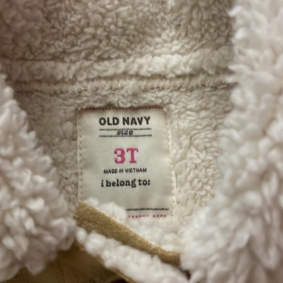 Toddler Old Navy faux Sherpa jacket. Size 3T - Picture 3 of 9